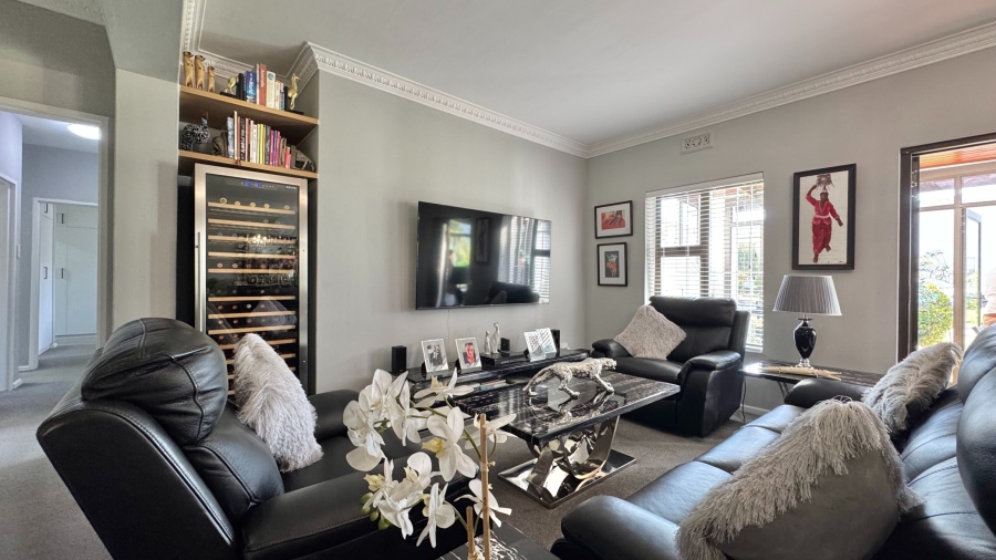 3 Bedroom Property for Sale in Roundhay Western Cape